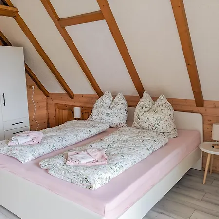 B8 Urlaubsmagie Bergsteigerwohnung Mit Balkon Mit Aussicht Aufs Elbsandsteingebirge *